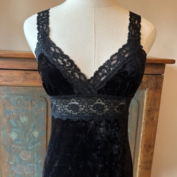 Betsey Johnson Dresses & Skirts - Vintage Betsey Johnson Crushed Velvet and Lace Dress